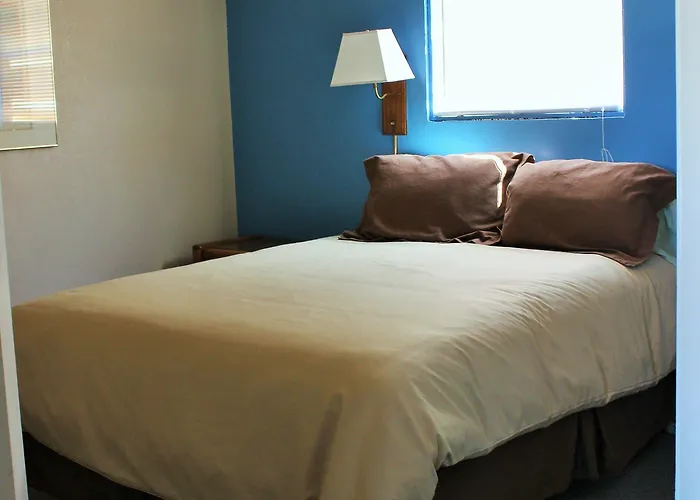 Econo Lodge *