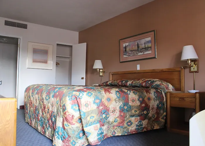 Econo Lodge *