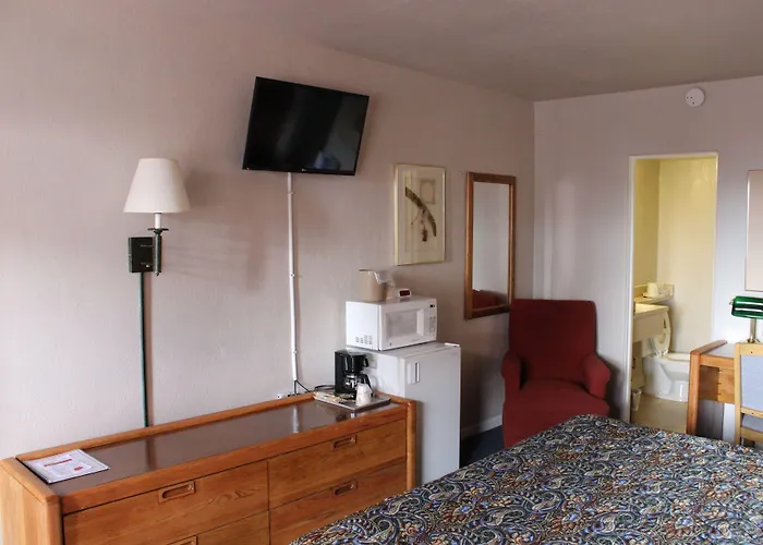 Econo Lodge *