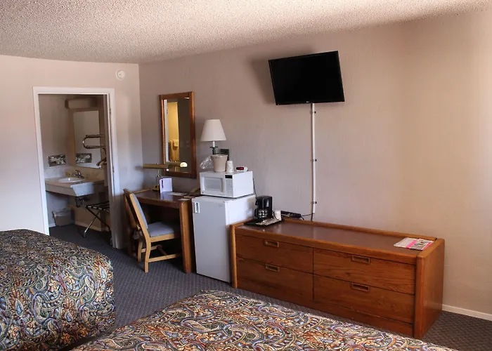 Econo Lodge *