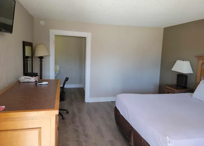 Econo Lodge *